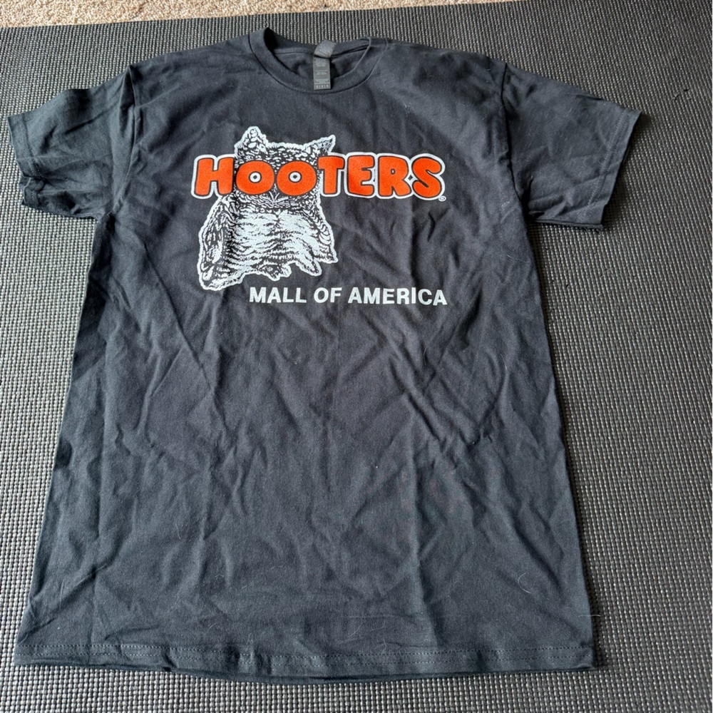 Hooters Black T-Shirt with Orange‎ & White Print